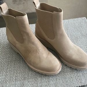 Dolce Vita ankle boots. Suede-like material